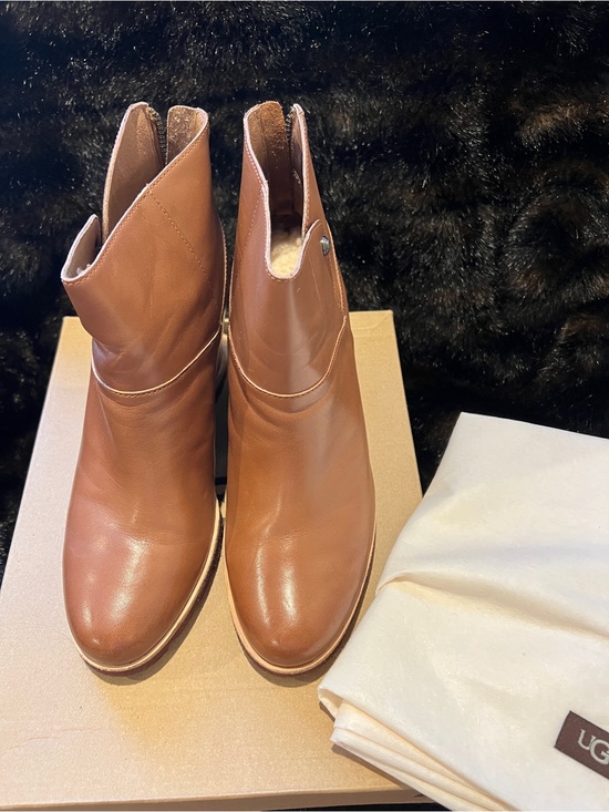 UGG Shoes - UGG Women's Chestnut Brown Leather Ankle Booties